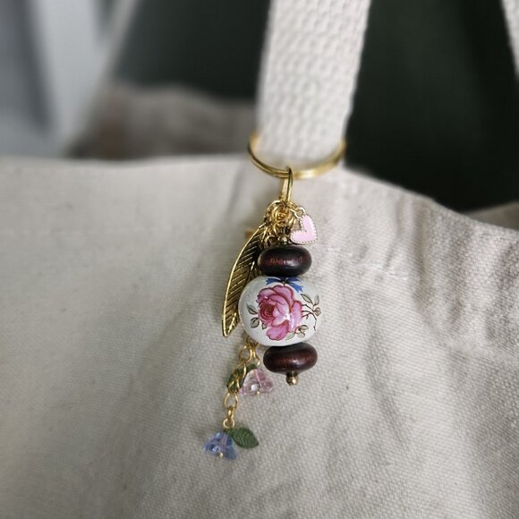 Pink Rose & Gold Leaf Charm Beaded Keychain - Picture 3 of 6